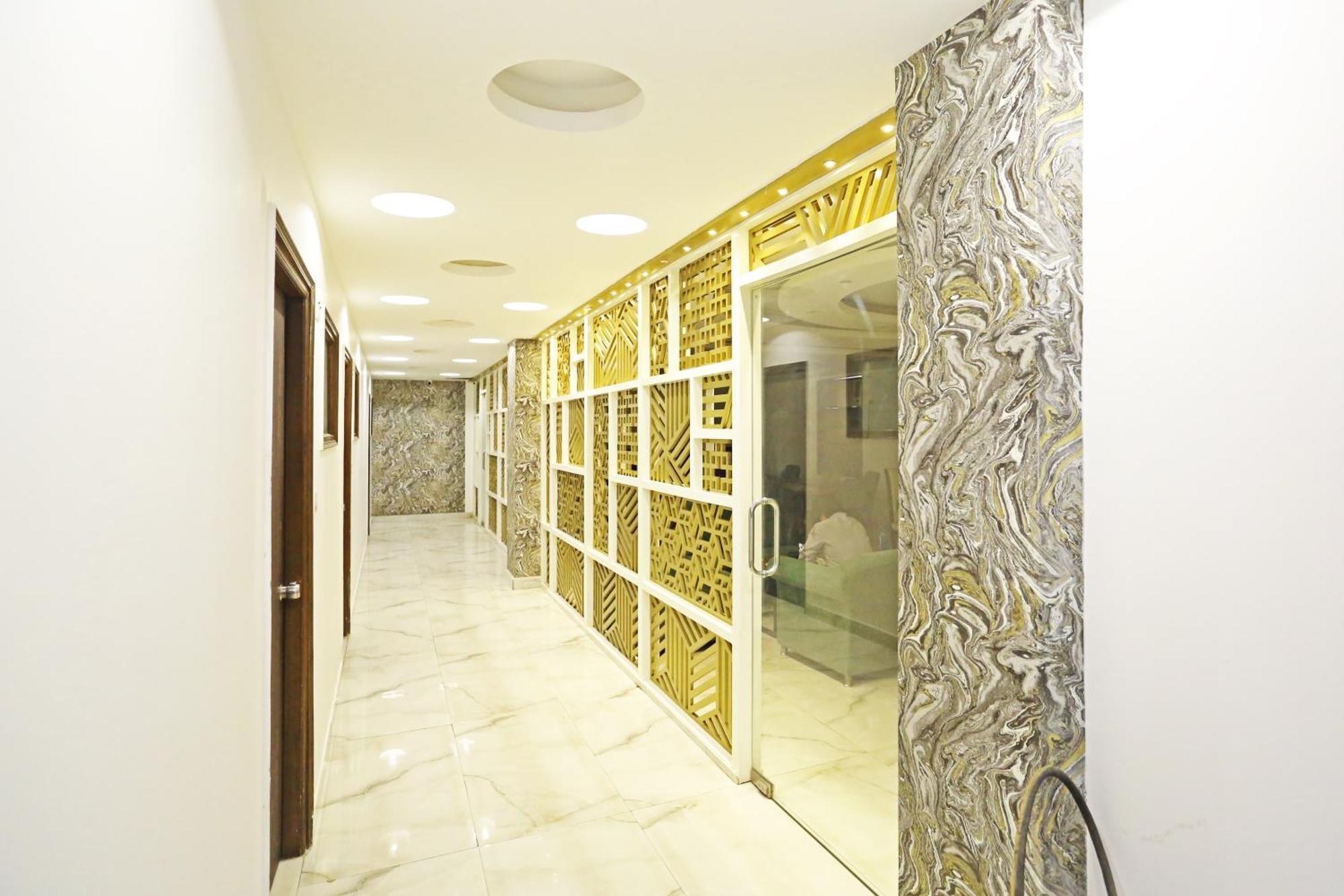 Ambrosia - Near Delhi Airport Hotel 3*
