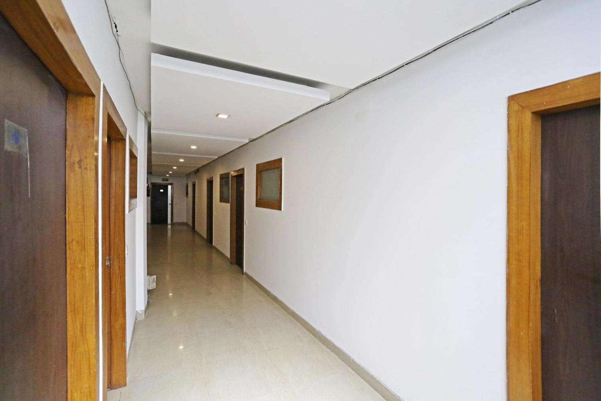 Ambrosia - Near Delhi Airport 3* New Delhi
