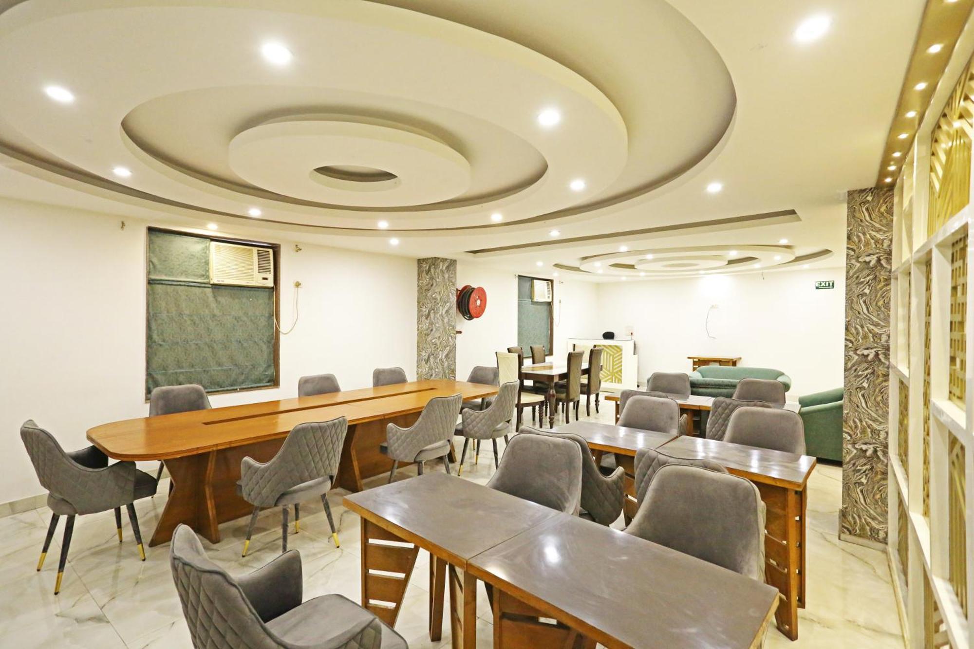 Hotel Ambrosia - Near Delhi Airport 3*