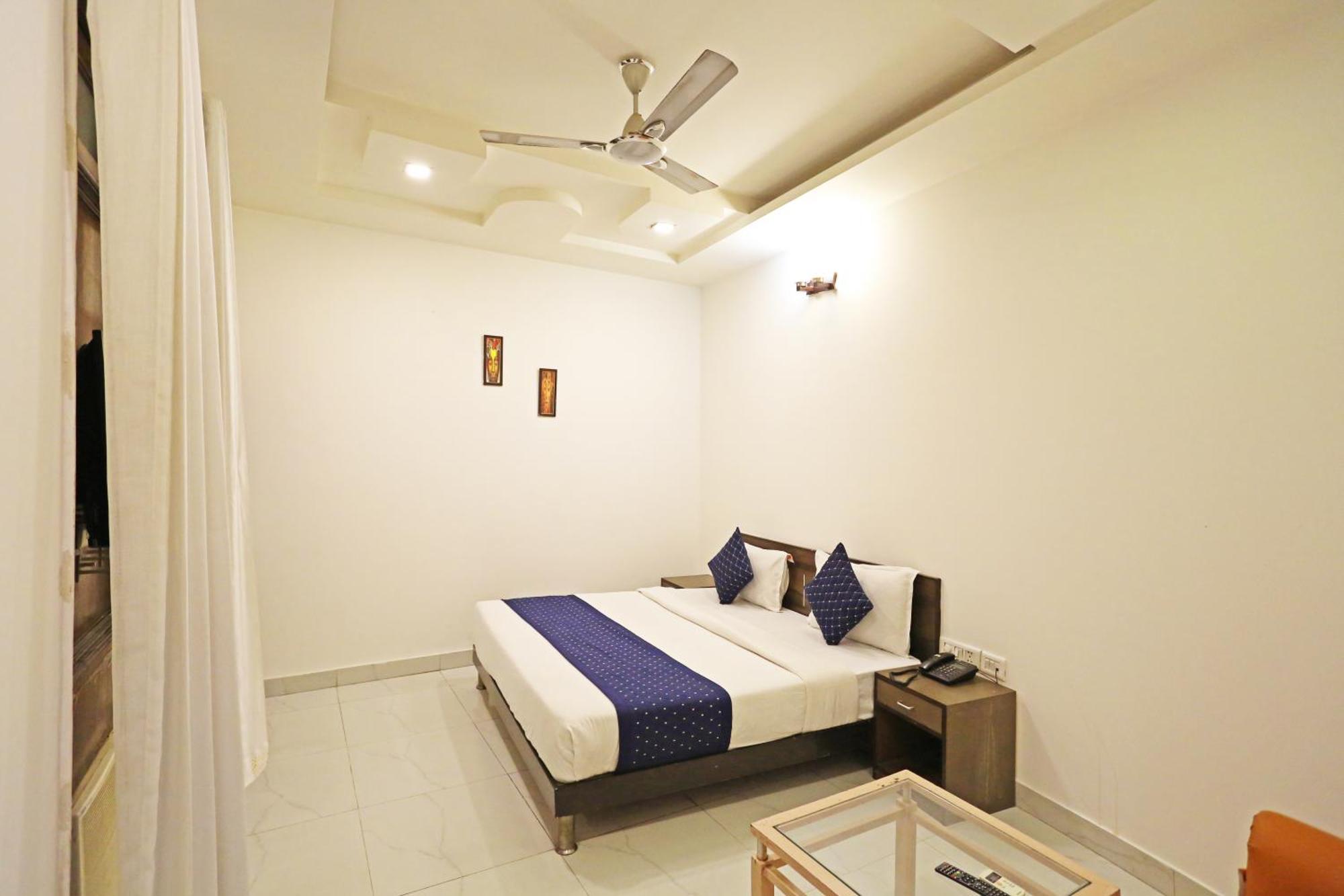 Ambrosia - Near Delhi Airport 3* New Delhi